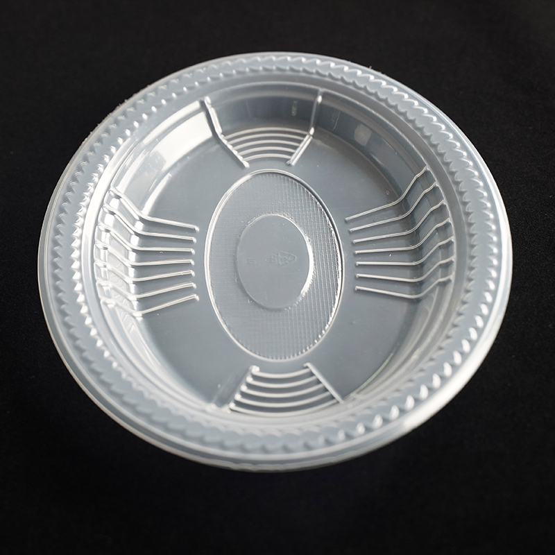 Disposable plastic  dinner plates  