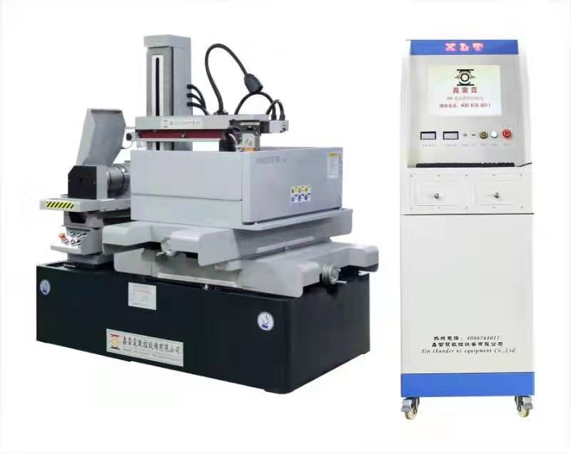 High-precision taper device for intermediate wire-feeding machine tools