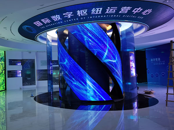 The difference between Indoor led display and Outdoor led display?