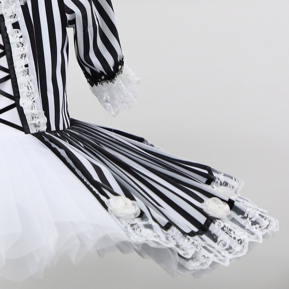 Fitdance Nötknäppare svartvit balett med randig klänning