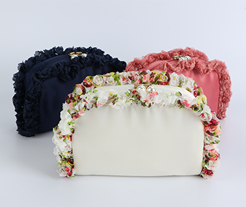 The secrets of girls' cosmetic bags?